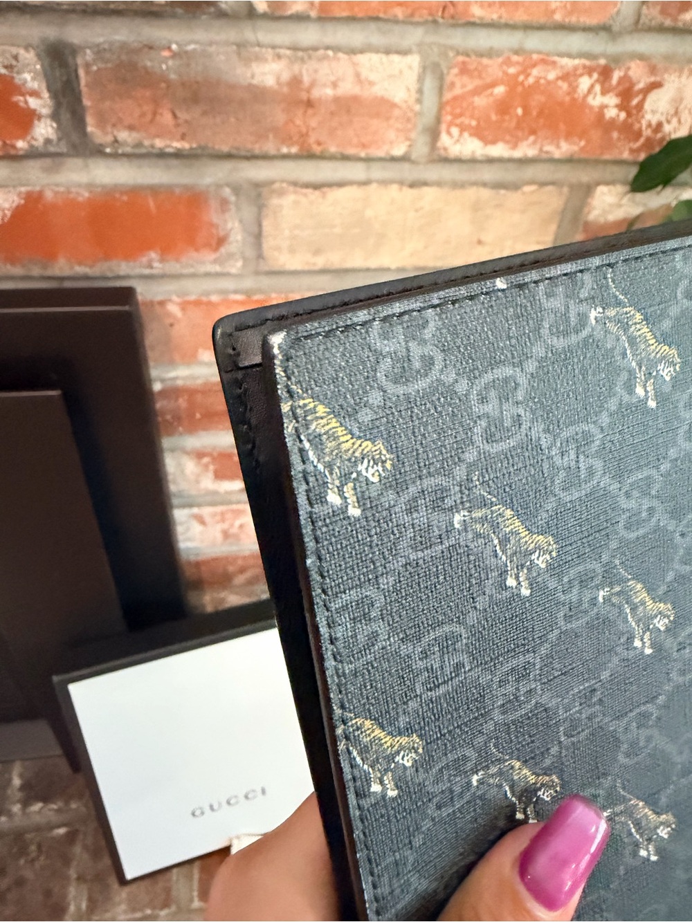 Gucci GG Supreme Tiger Clutch - Picture 6 of 7